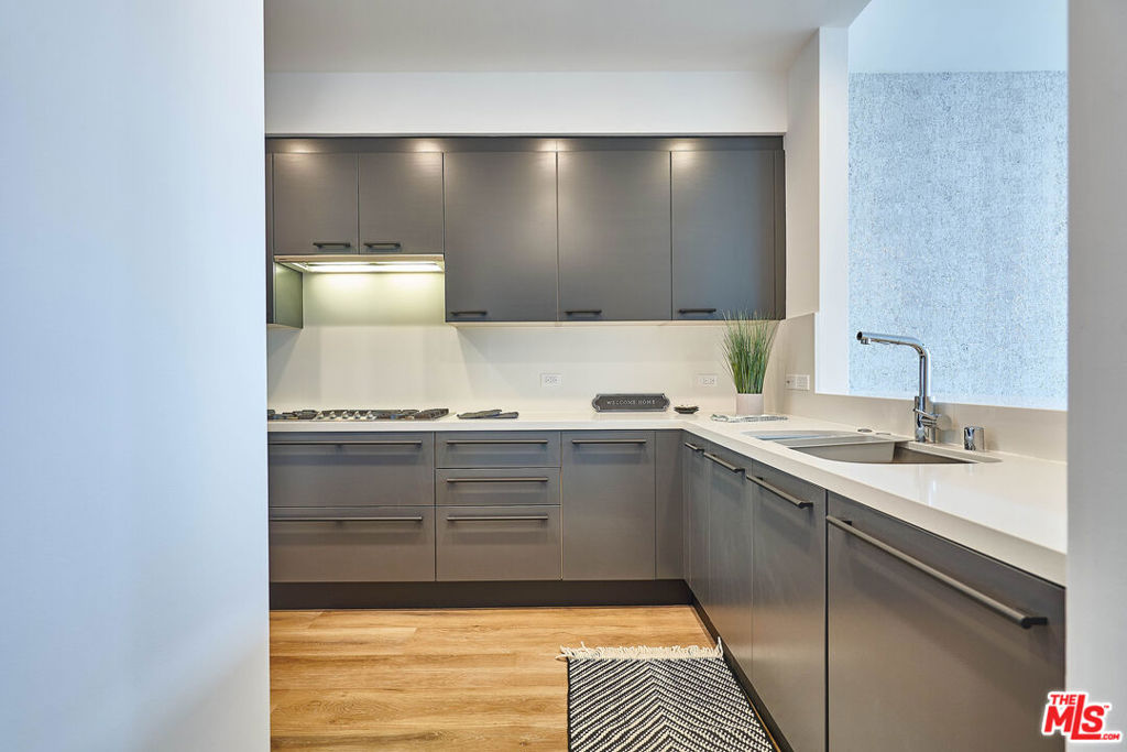 900 W Olympic Boulevard 32F