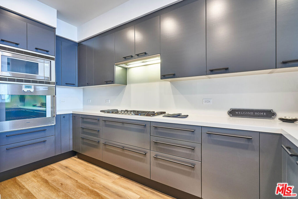 900 W Olympic Boulevard 32F