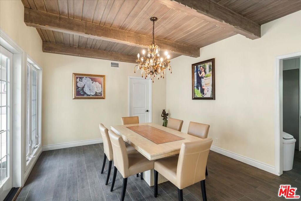 Properties 3 207 N Doheny Drive