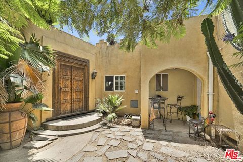 9506 Yolanda Avenue Northridge CA 91324