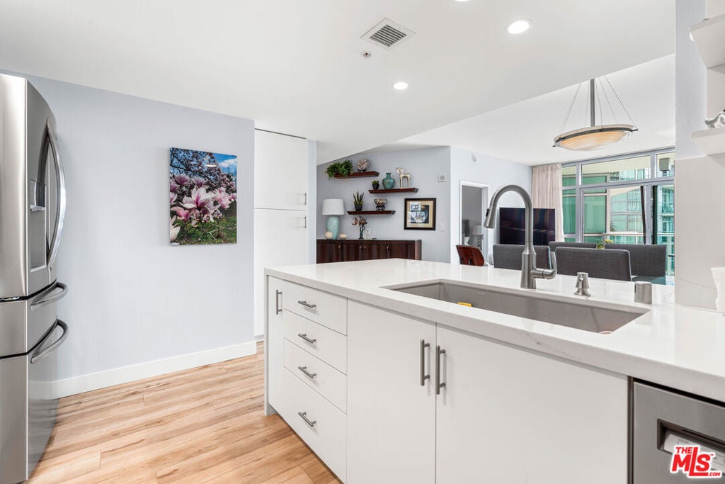 13700 Marina Pointe Drive 612