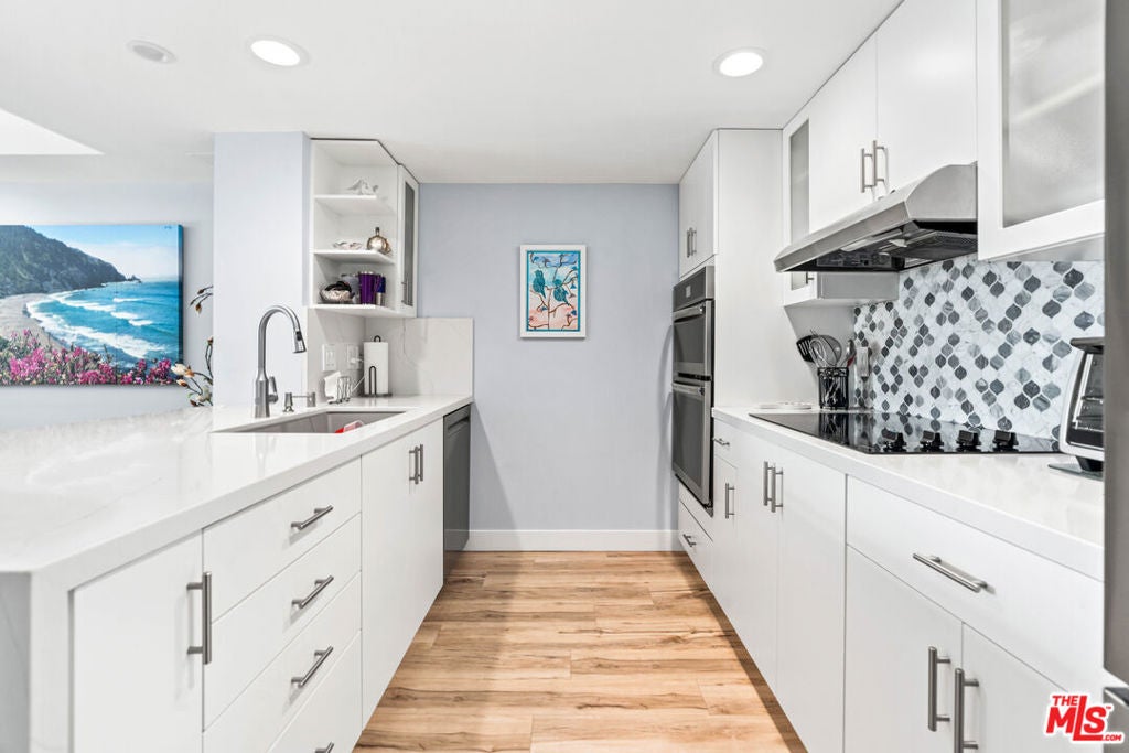 13700 Marina Pointe Drive 612
