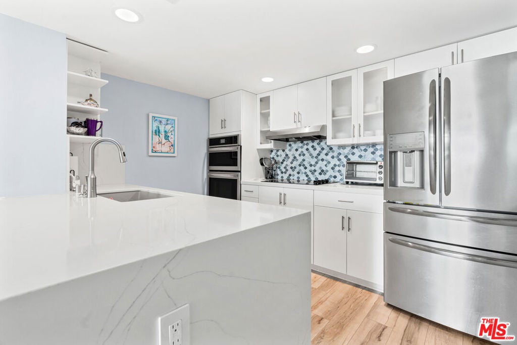 13700 Marina Pointe Drive 612