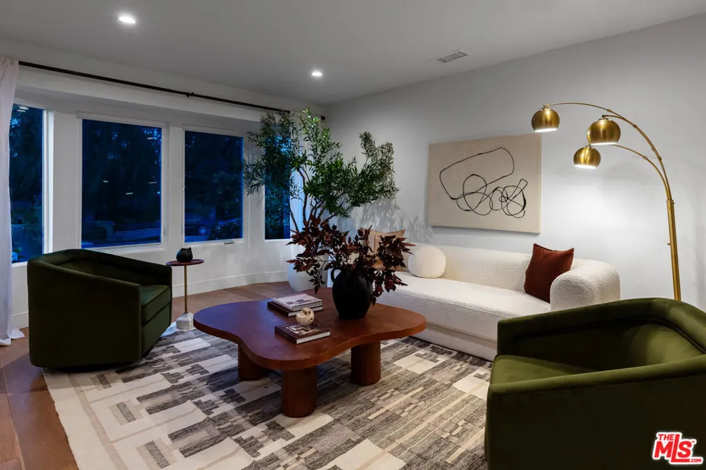 Encino, California 91436, United States, 3 Bedrooms Bedrooms, ,3 BathroomsBathrooms,Residential,Active,207826