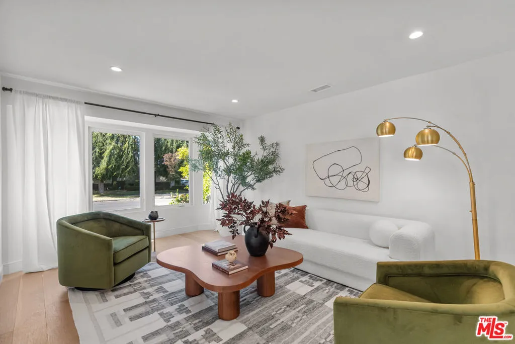 Encino, California 91436, United States, 3 Bedrooms Bedrooms, ,3 BathroomsBathrooms,Residential,Active,207826