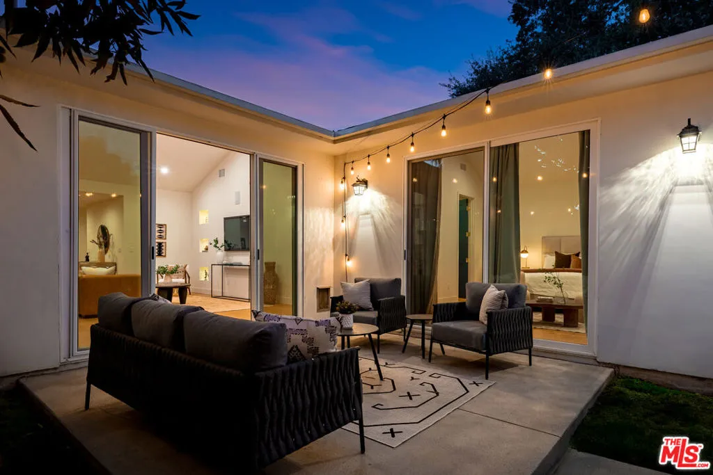 Encino, California 91436, United States, 3 Bedrooms Bedrooms, ,3 BathroomsBathrooms,Residential,Active,207826