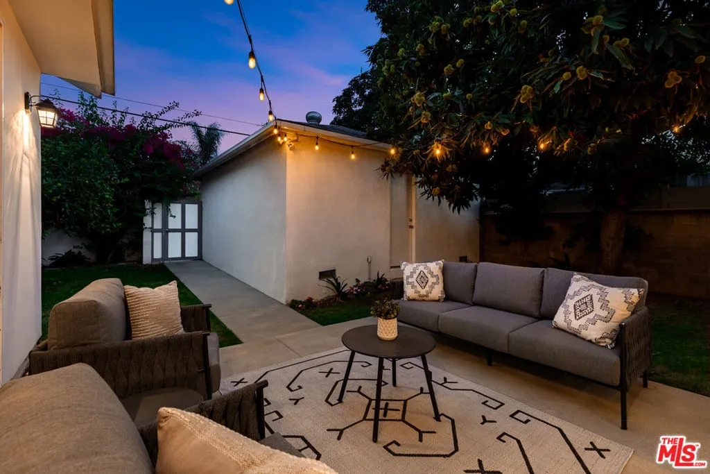 Encino, California 91436, United States, 3 Bedrooms Bedrooms, ,3 BathroomsBathrooms,Residential,Active,207826