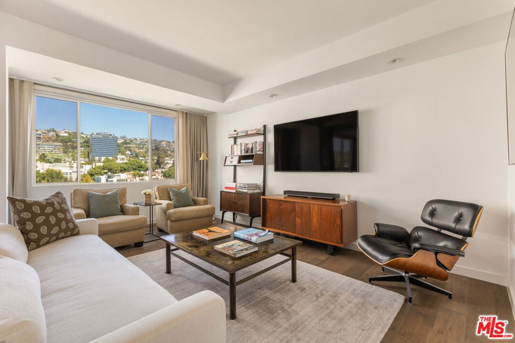 818 N Doheny Drive 803