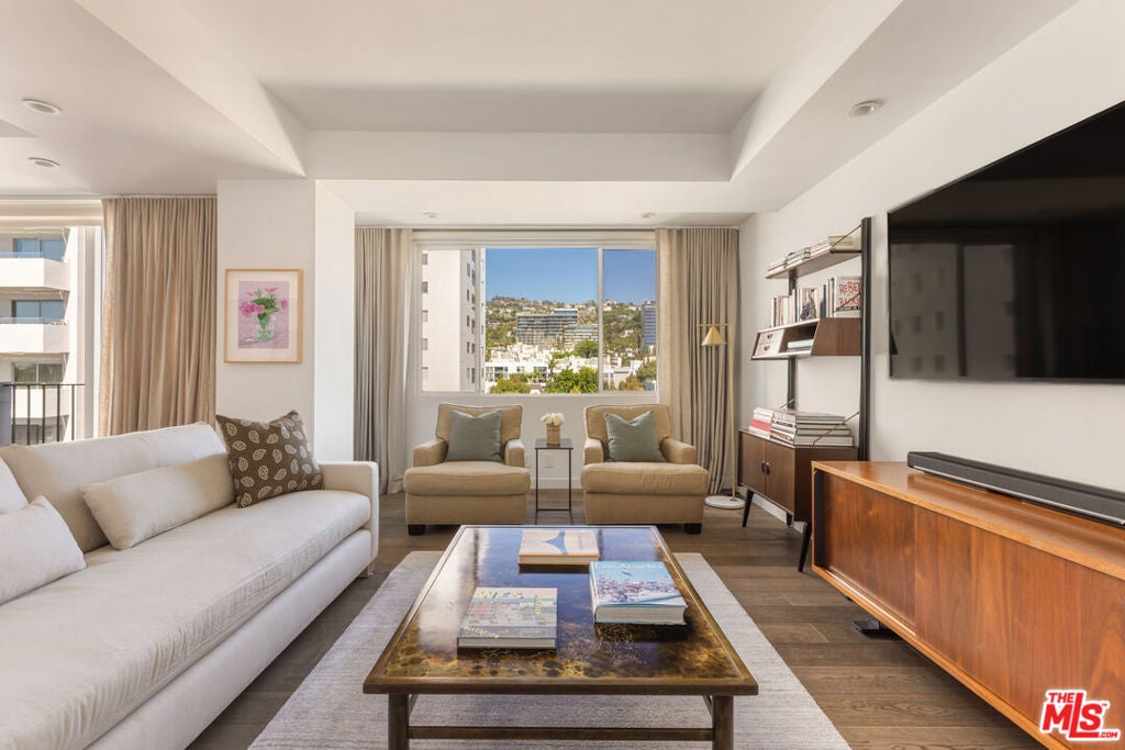 818 N Doheny Drive 803