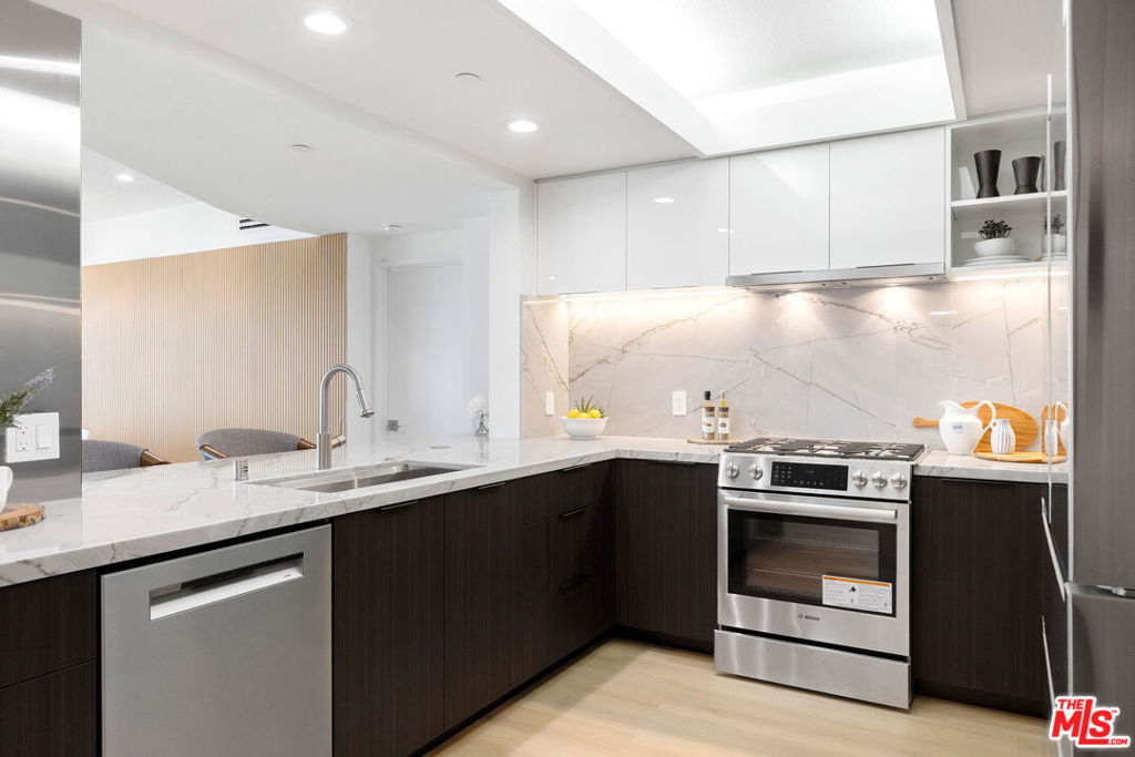 Properties 3 13600 Marina Pointe Drive 1612