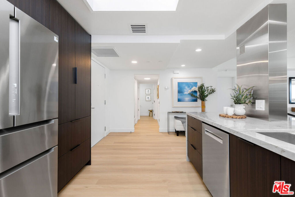 Properties 4 13600 Marina Pointe Drive 1612