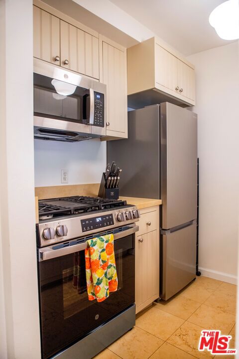 950 N Kings Road 168