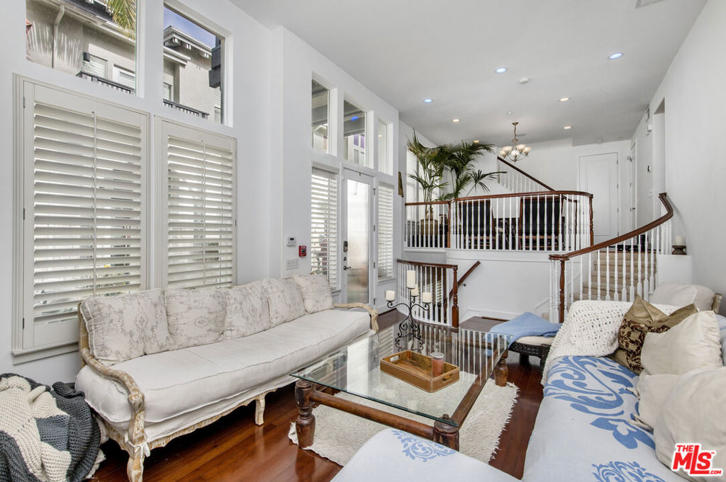 Properties 3 6021 Dawn 12