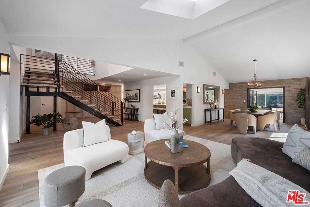 Properties 4 5146 N Maywood Avenue