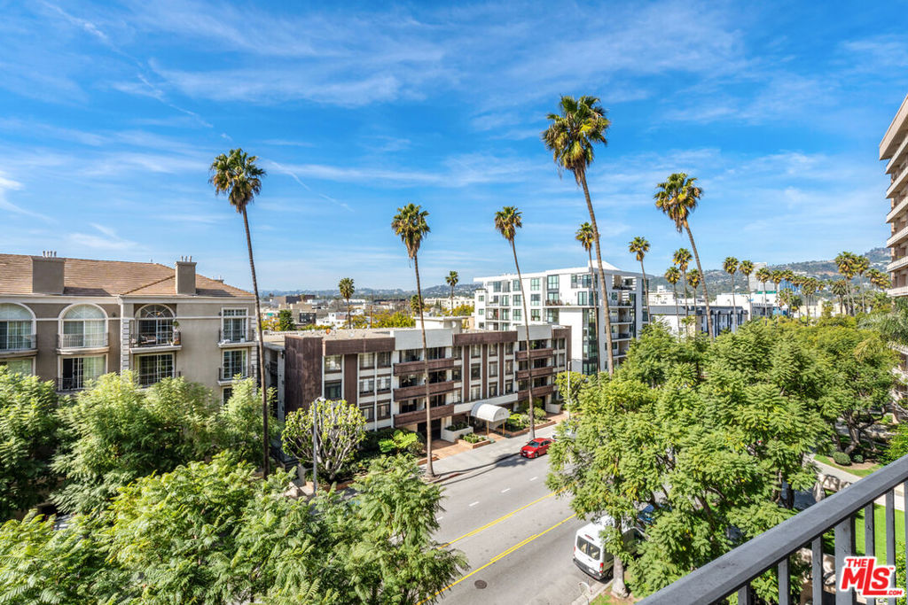 100 S Doheny Drive 503