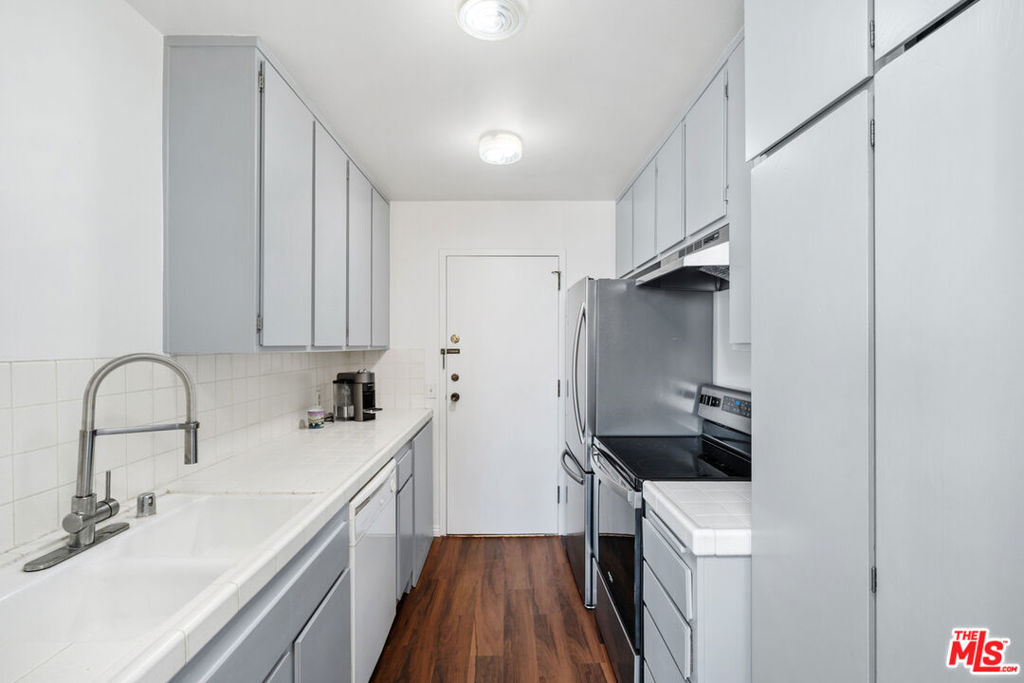 100 S Doheny Drive 503