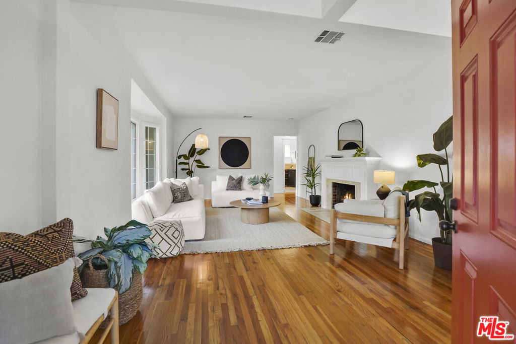 10129 Plainview Avenue