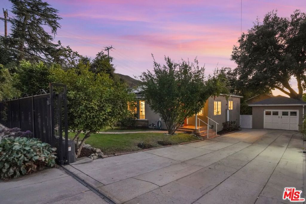 10129 Plainview Avenue