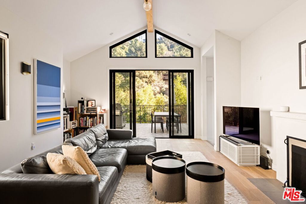 8723 Lookout Mountain Avenue