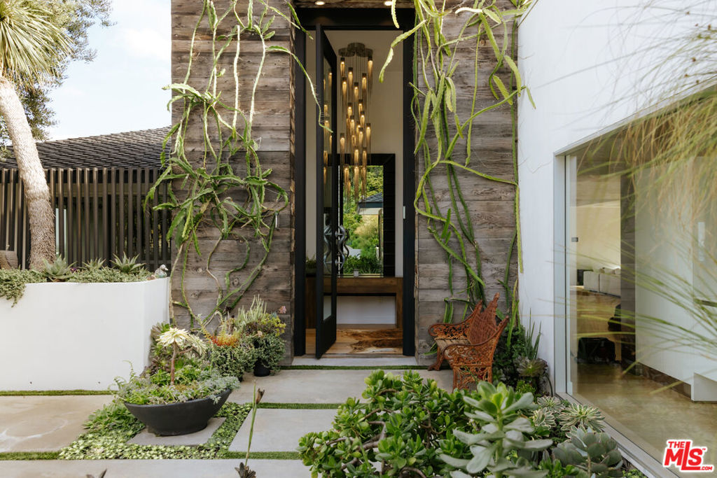 2402 Carman Crest Drive