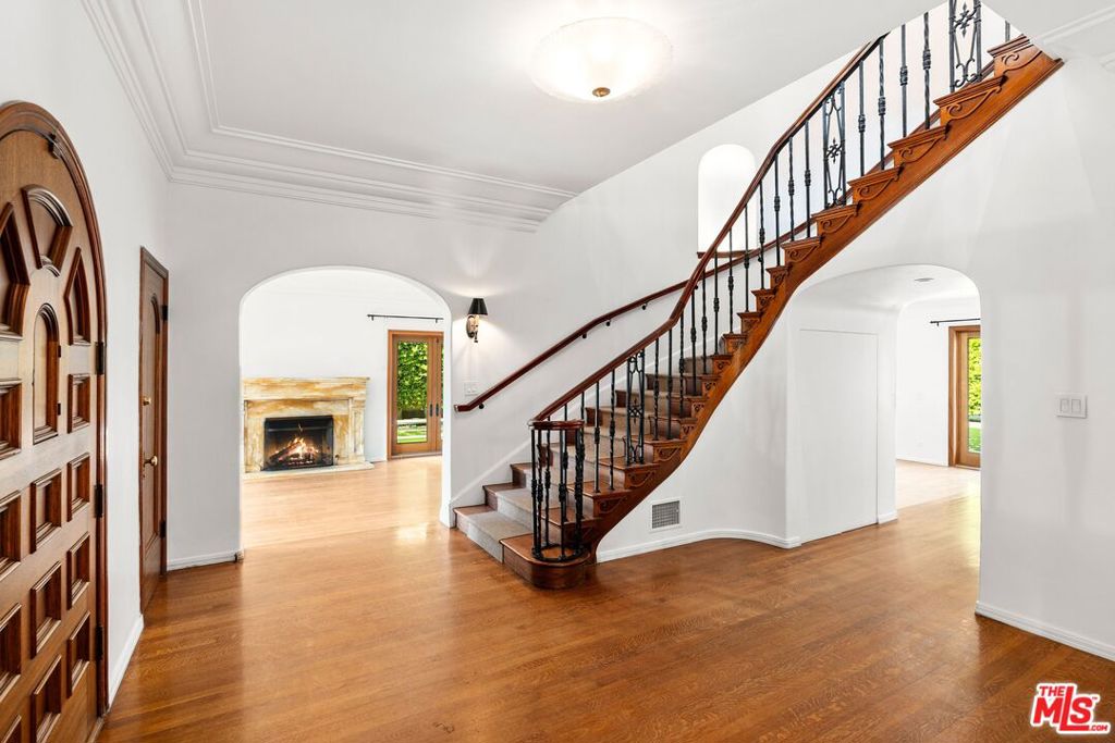 11159 La Maida Street