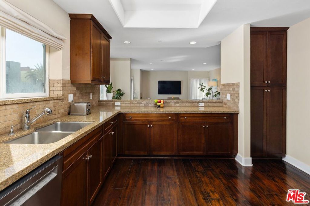 7249 Franklin Avenue 401