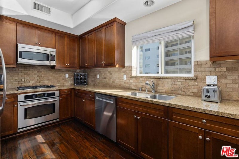 7249 Franklin Avenue 401