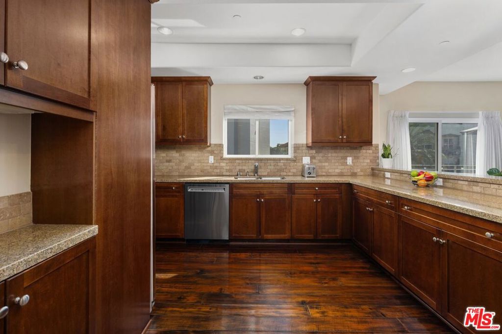 7249 Franklin Avenue 401
