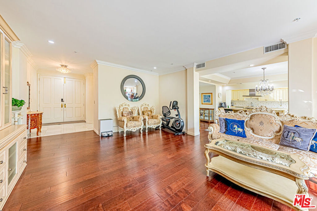 737 S Windsor Boulevard 201