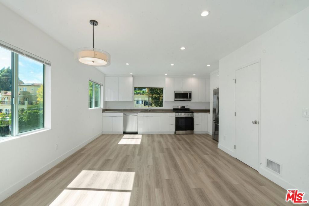 1260 Ozeta Terrace
