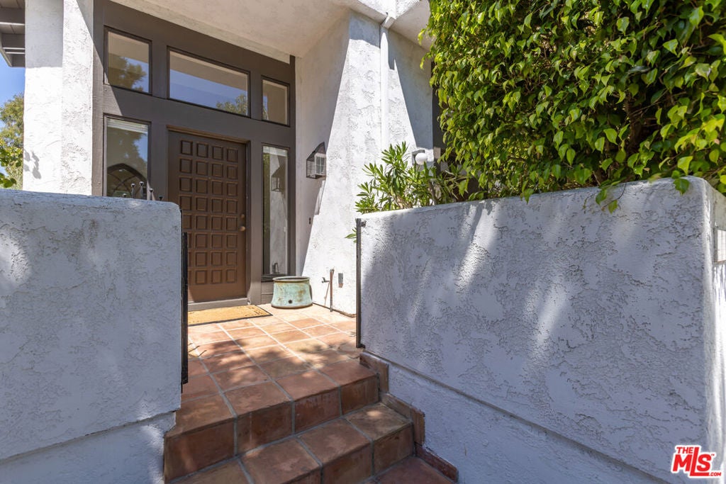 1541 Palisades Drive