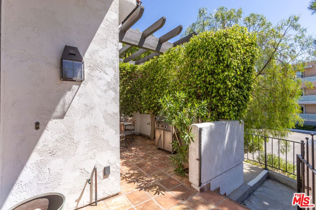 1541 Palisades Drive