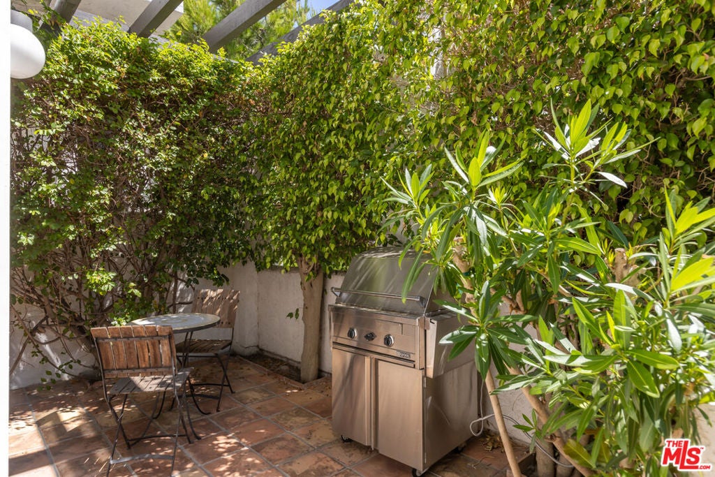 1541 Palisades Drive