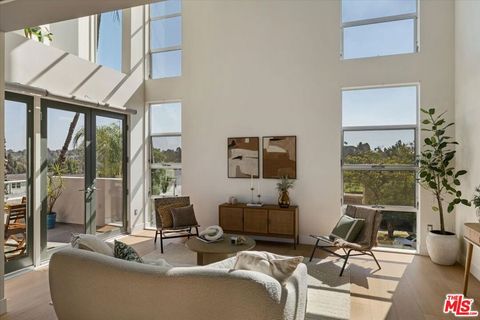 3345 1/2 Rowena Avenue Los Angeles CA 90027
