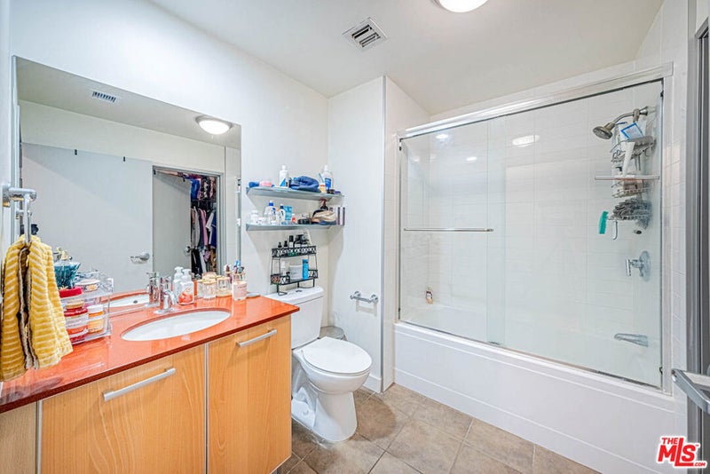 645 W 9th Street 628