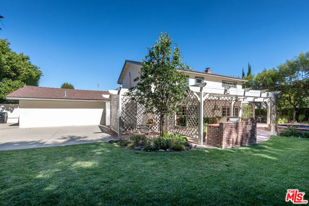 Sherman Oaks, California 91403, United States, 4 Bedrooms Bedrooms, ,3 BathroomsBathrooms,Residential,Active,239404