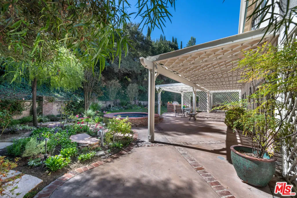 Sherman Oaks, California 91403, United States, 4 Bedrooms Bedrooms, ,3 BathroomsBathrooms,Residential,Active,239404