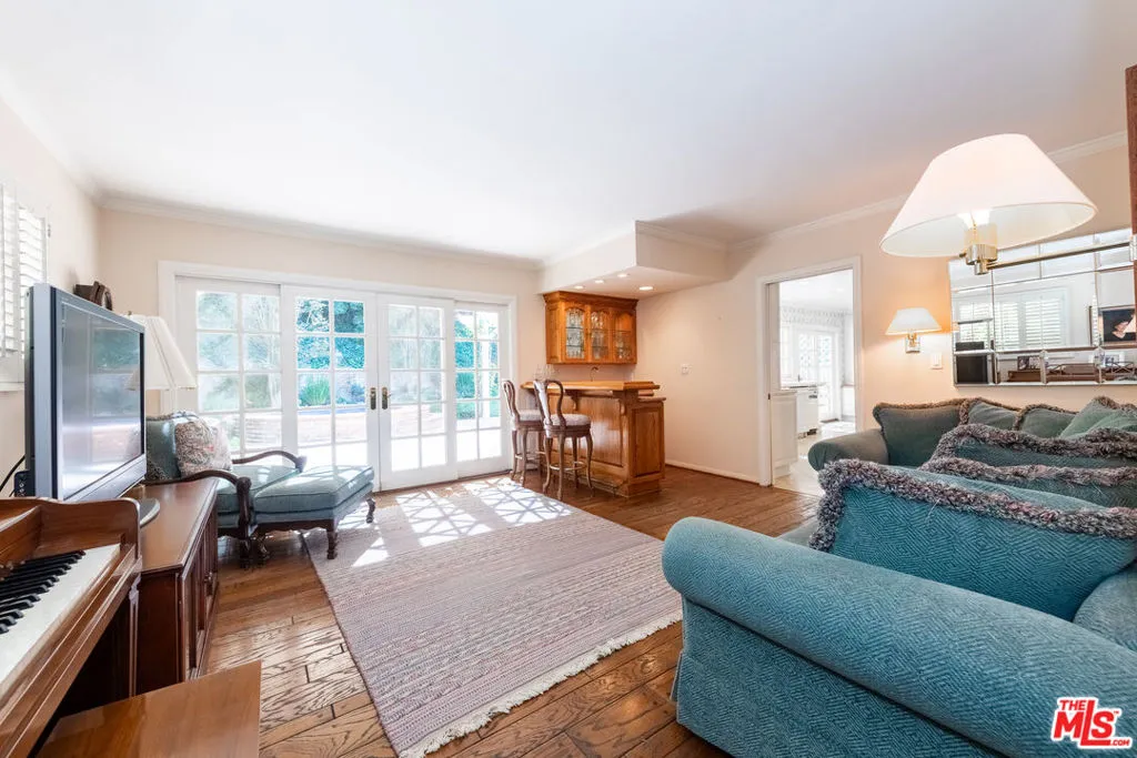 Sherman Oaks, California 91403, United States, 4 Bedrooms Bedrooms, ,3 BathroomsBathrooms,Residential,Active,239404