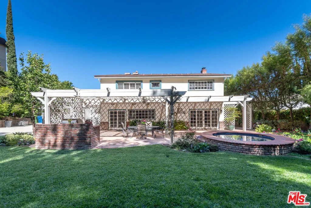 Sherman Oaks, California 91403, United States, 4 Bedrooms Bedrooms, ,3 BathroomsBathrooms,Residential,Active,239404