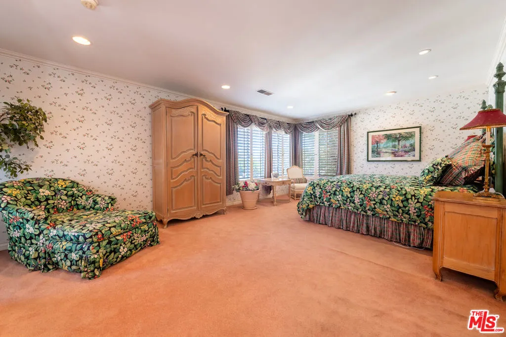 Sherman Oaks, California 91403, United States, 4 Bedrooms Bedrooms, ,3 BathroomsBathrooms,Residential,Active,239404