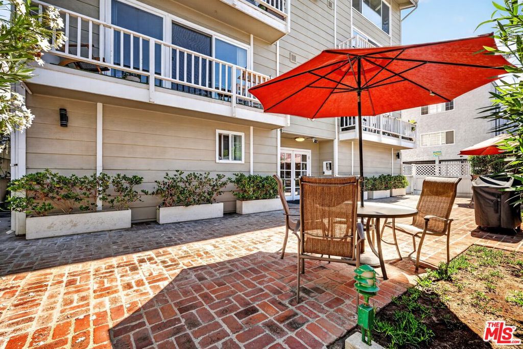10 19th Avenue 4