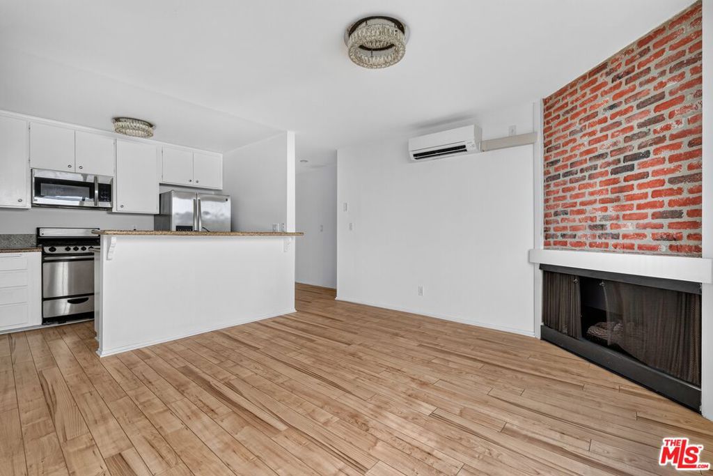 10 19th Avenue 4