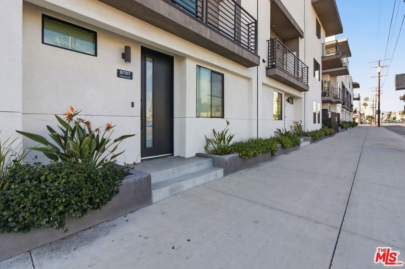 6707 N Sepulveda Boulevard