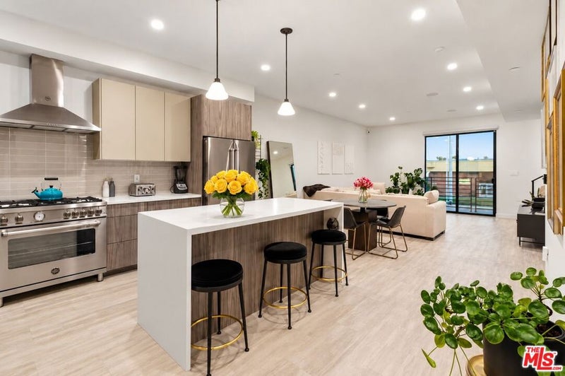 6707 N Sepulveda Boulevard