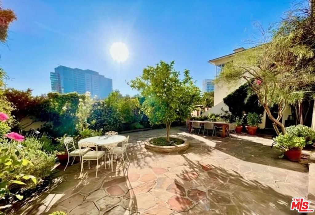 10817 Lindbrook Drive