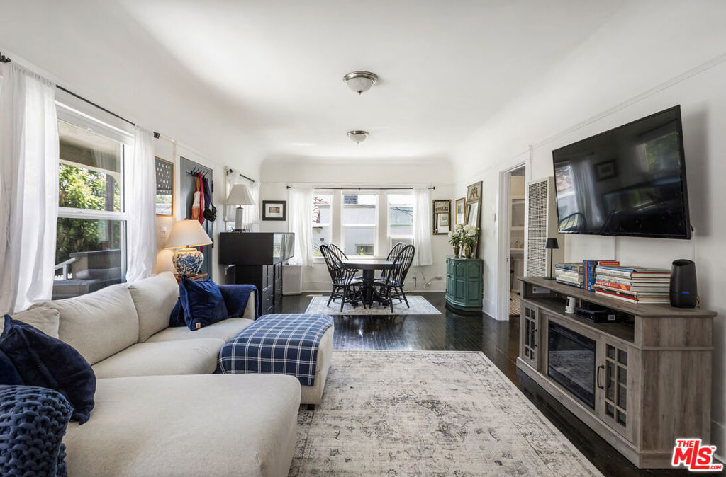 1120 W Edgeware Road