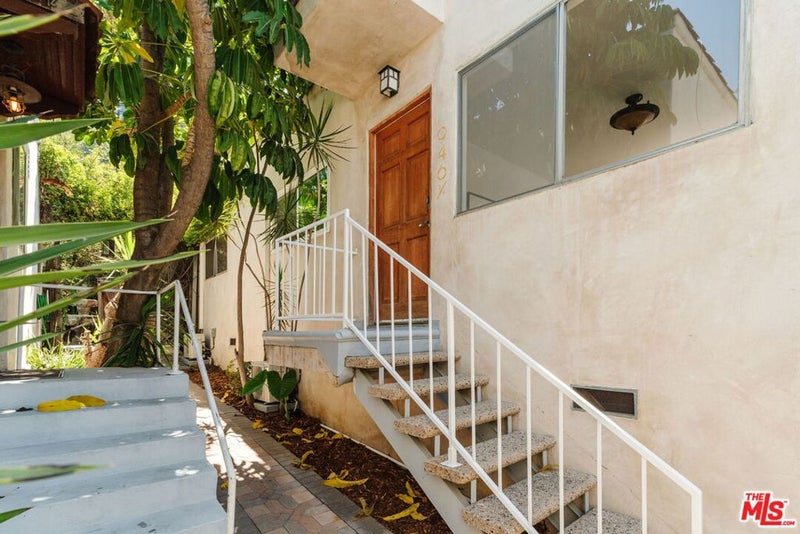 946 Hyperion Avenue