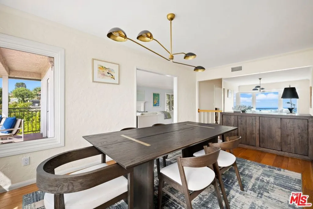 Rancho Palos Verdes, California 90275, United States, 4 Bedrooms Bedrooms, ,4 BathroomsBathrooms,Residential,Active,236267