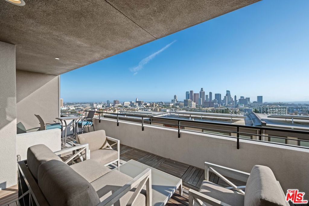 Properties 1 1049 N Joels Place