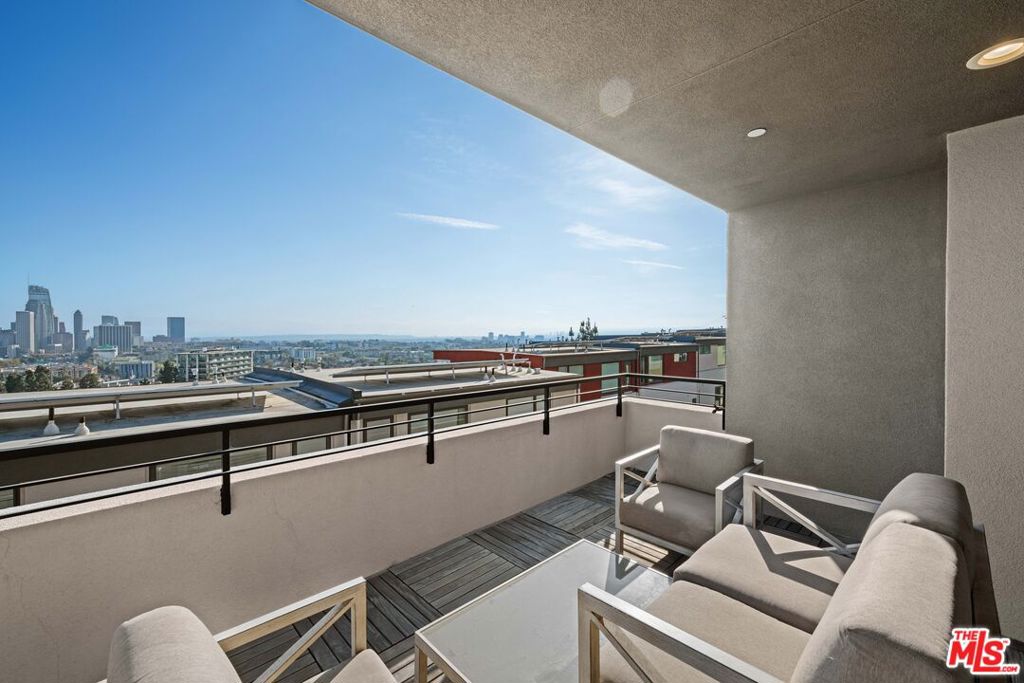 Properties 3 1049 N Joels Place